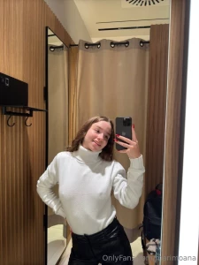 You can see in this picture how this kind of top looks good on me