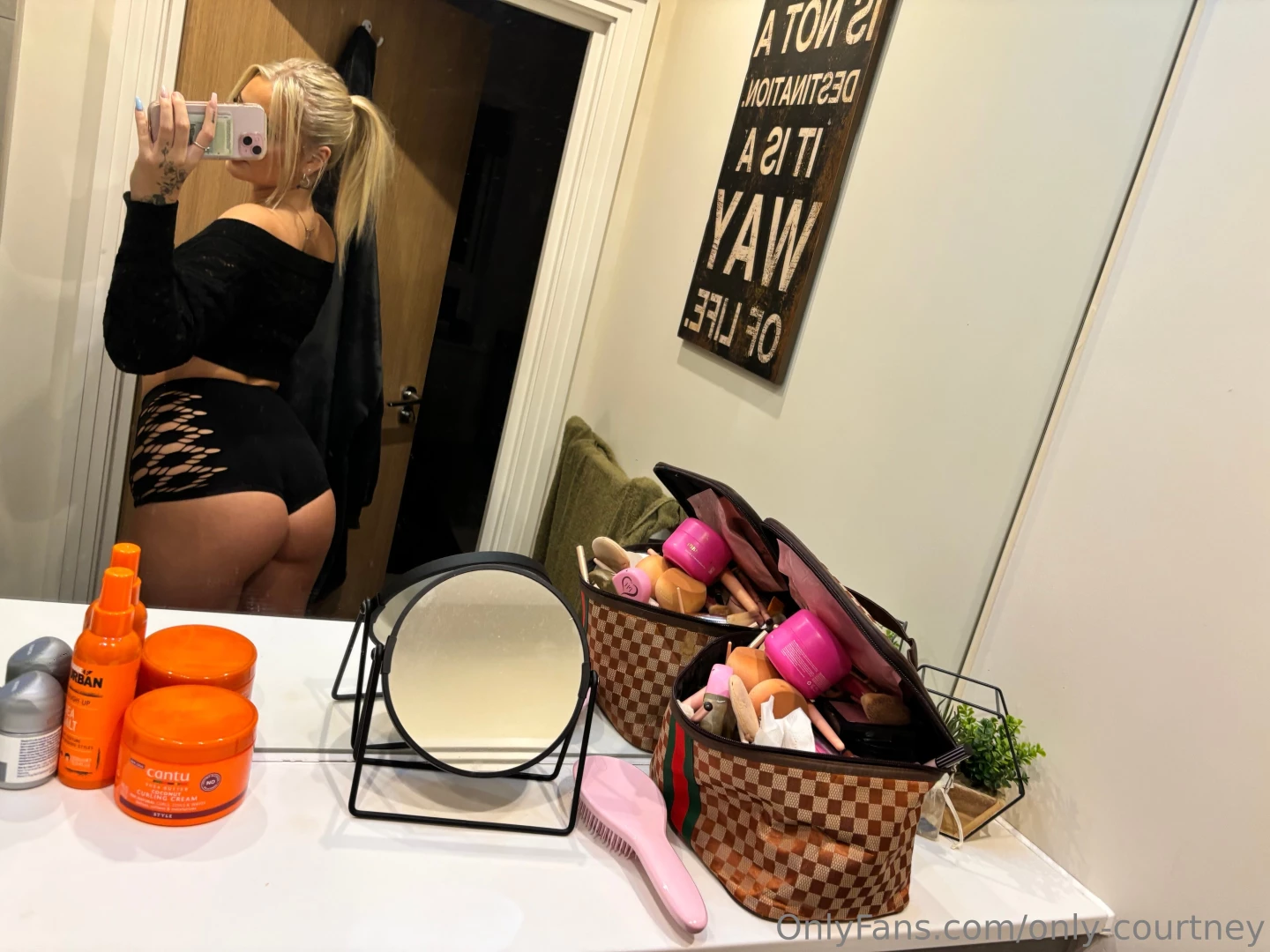 Bathroom benches are underated 