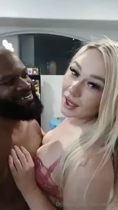 21-year-old stripper wants to have fun vanna rose was visiting vegas 