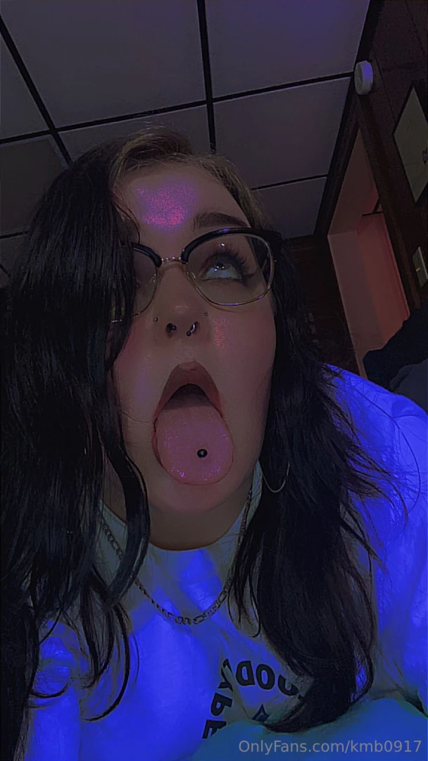 I love fucking a cock that can go deep show me what id be fucking hun 