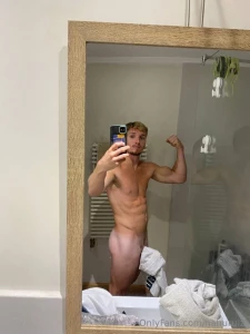 Subscribe for free check out thegoldenboy2000 and get the kinky chat