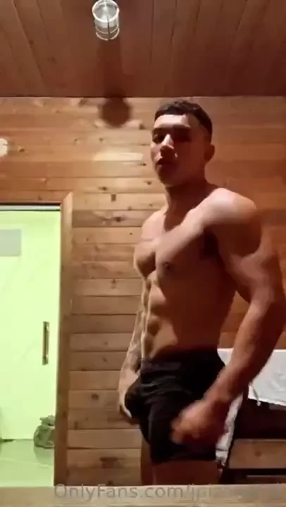 Had a pretty decent workout still feel sick smh cock feels small 