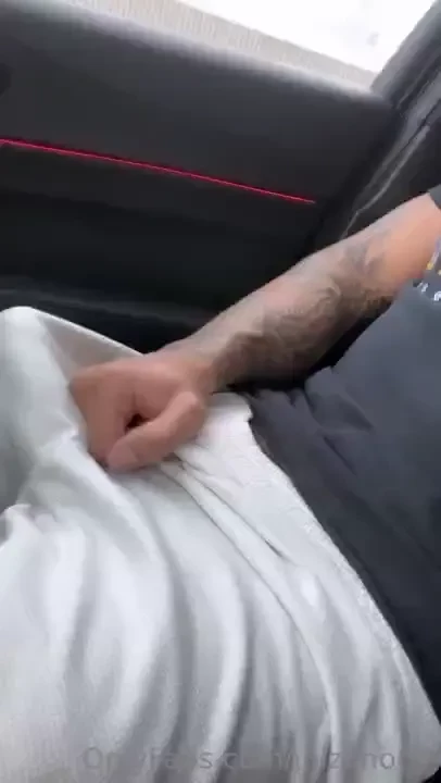 Fuck my dick is throbbing to nut 