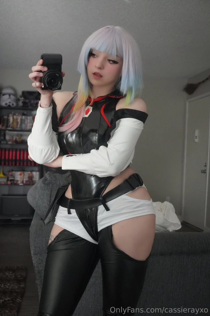 Lucy s favorite color is pink just like the color of her wanna see 