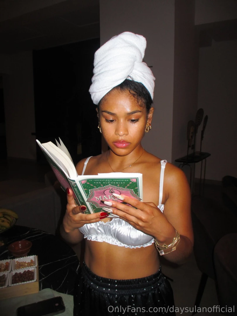 Pretty girls read too 