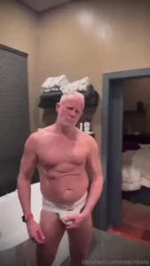 More bathroom wanking