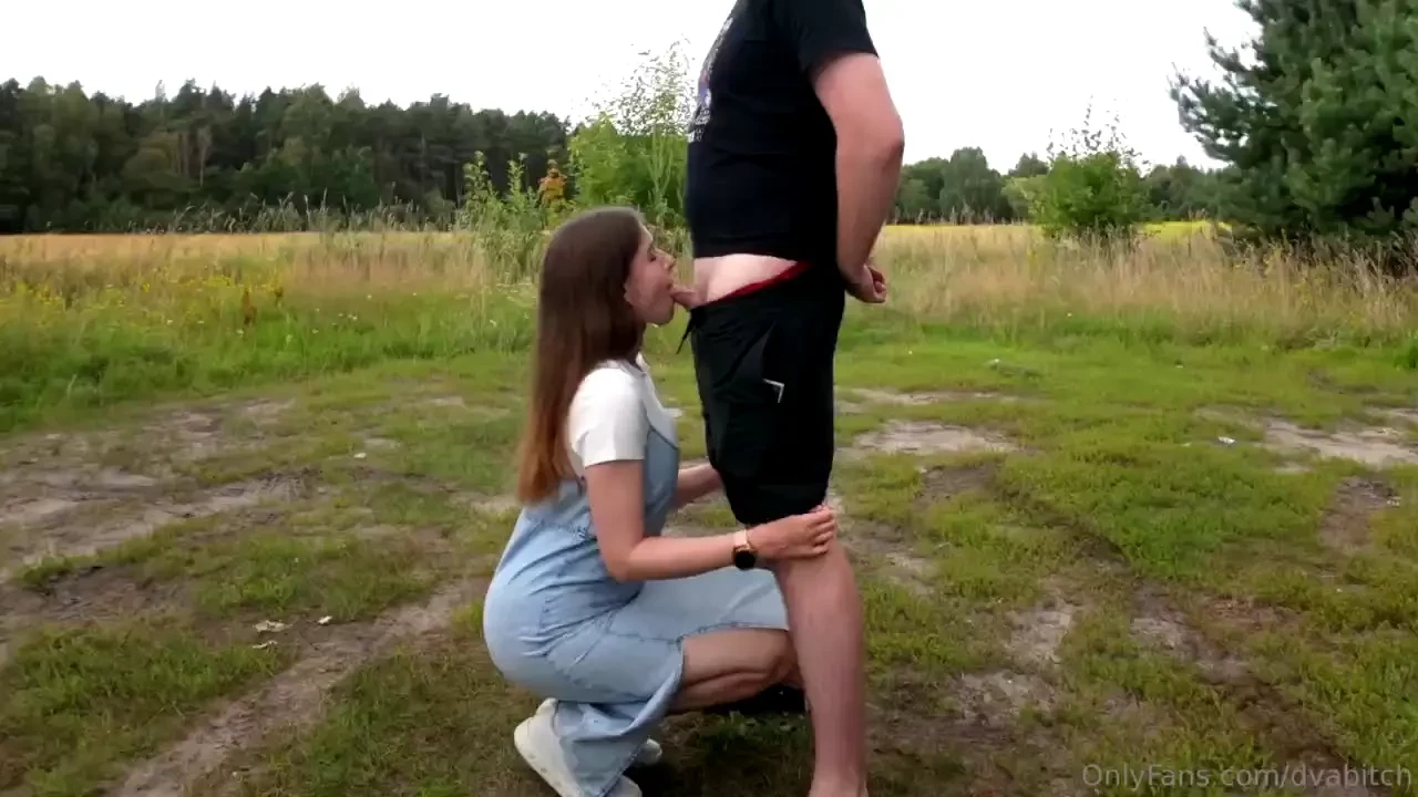 I love sucking dick outdoors it s more fun to swallow cum in public 