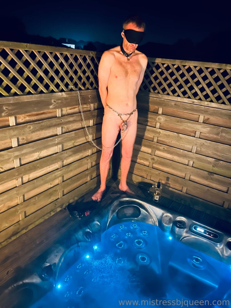 I m relaxing in the hottub and my chastity sub is chained to the fence part 1 