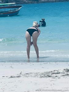 Mistress is having a holiday part 1