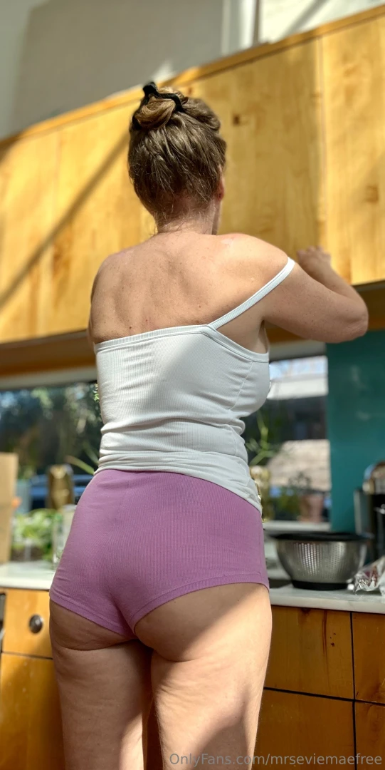 Happy hump day https onlyfans com mrseviemae 