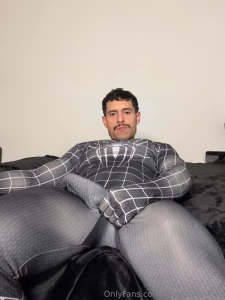 Catchin attention and slingin webs