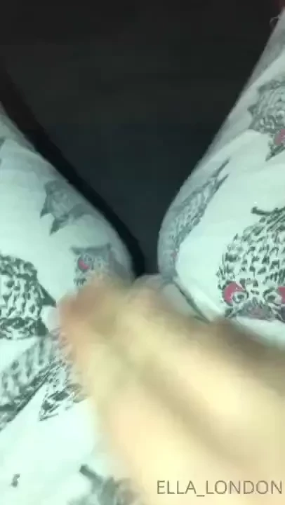 I sit with my hands in my pjs like all the time i can t stop touching 