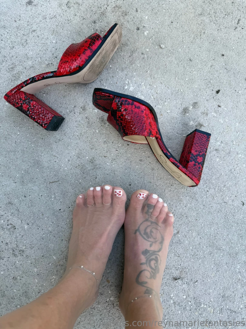 For my pantyhose covered feet fans love cum all over please 