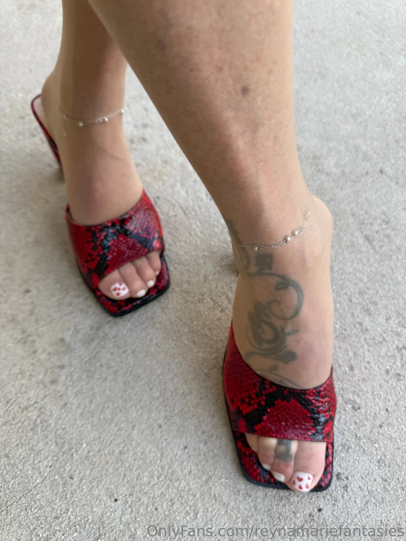 For my pantyhose covered feet fans love cum all over please part 3 