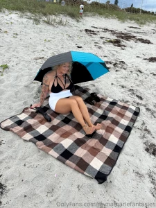 Cute beach pics in pantyhose part 2