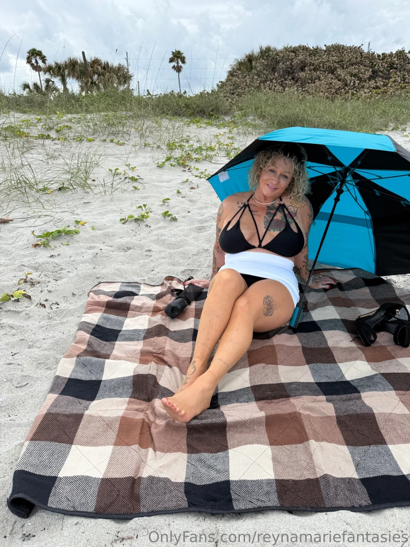 Cute beach pics in pantyhose part 3 