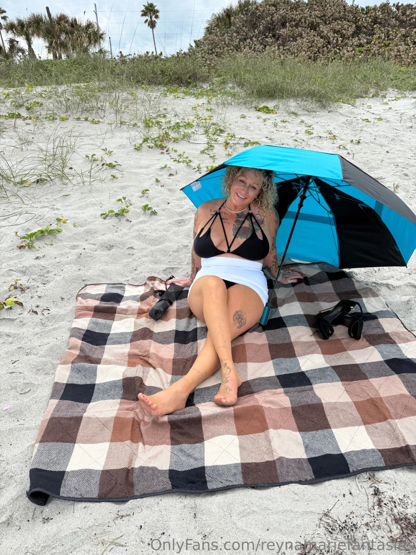 Cute beach pics in pantyhose part 9 