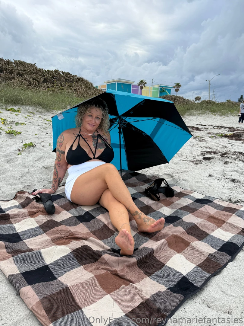 Cute beach pics in pantyhose part 4 