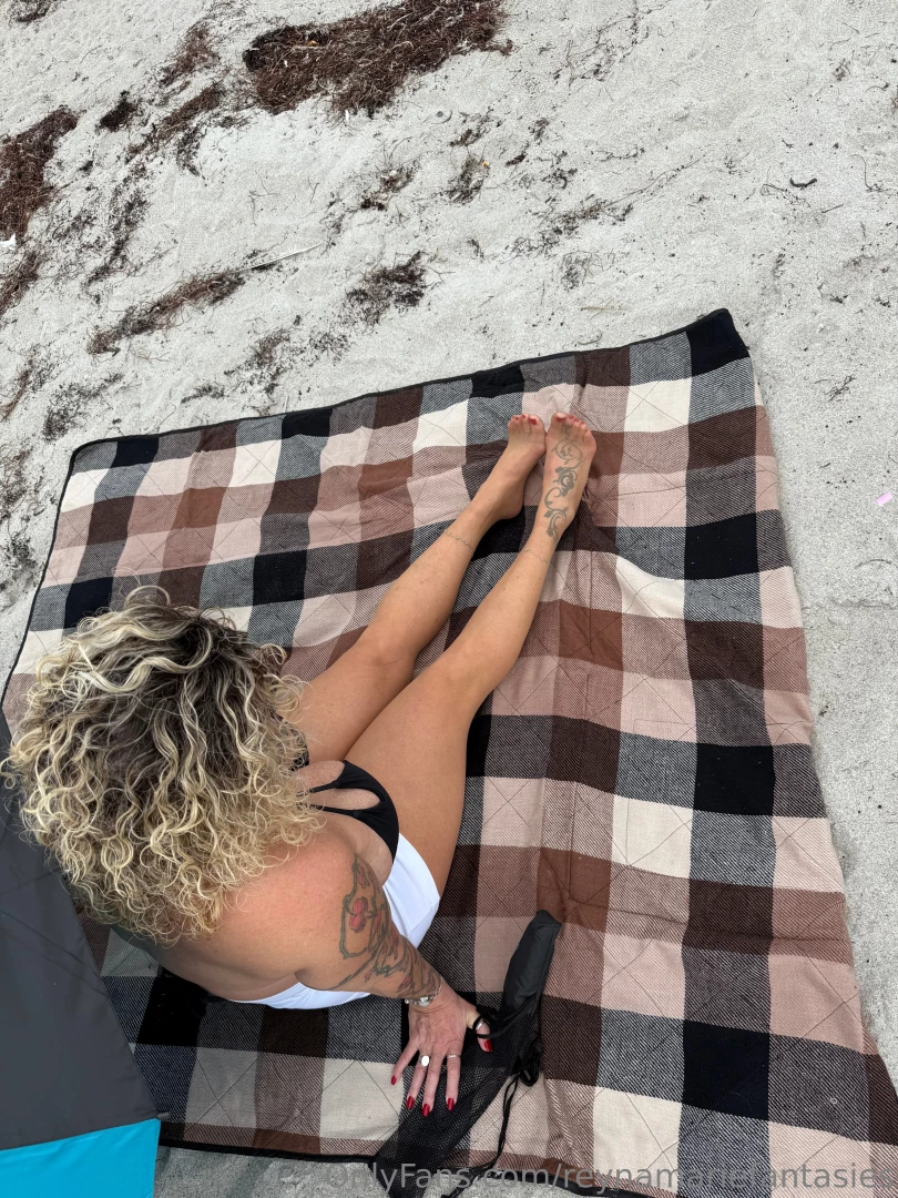Cute beach pics in pantyhose part 5 