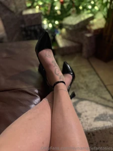 Sexy pantyhose and heels part 2