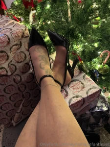 Sexy pantyhose and heels part 4
