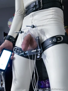 This rubber object needs to be probed part 1