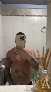 Vas a disfrutar conmigo una ducha caliente te animas