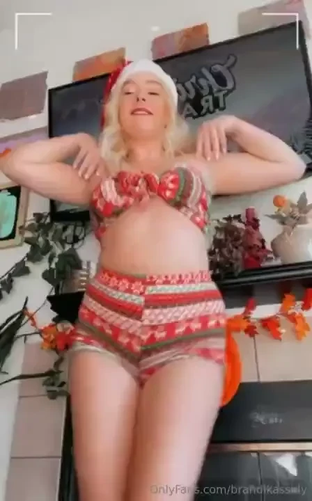 Happy december let me start to get you into the holiday spirit 2 