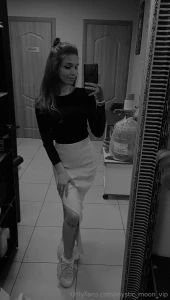 I love this skirt so much it fits my big butt so well