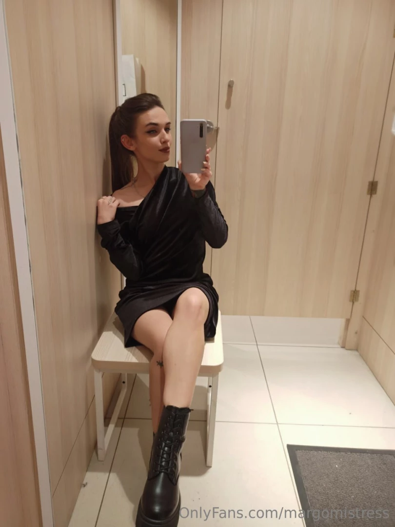 These black high boots look perfect with everything 