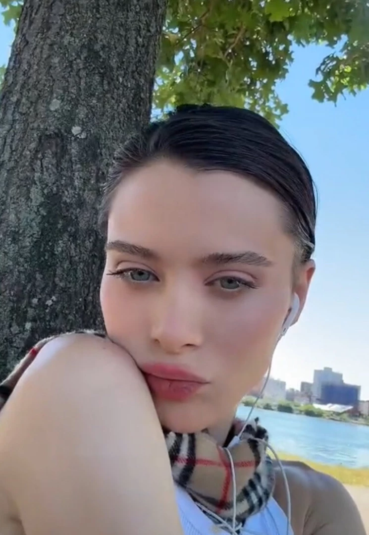 Wait sooooo what s a good girl like me have to do to get a forehead 