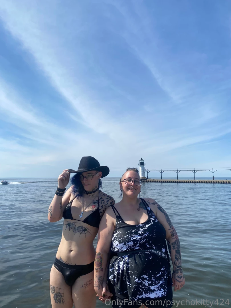 Me and the ever so sexy boxieboii went to the beach my suit wasnt very part 1 