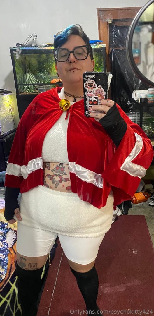 I love that my costume covers my hand bsndage that i cant take off 