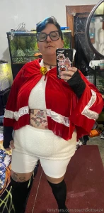 I love that my costume covers my hand bsndage that i cant take off