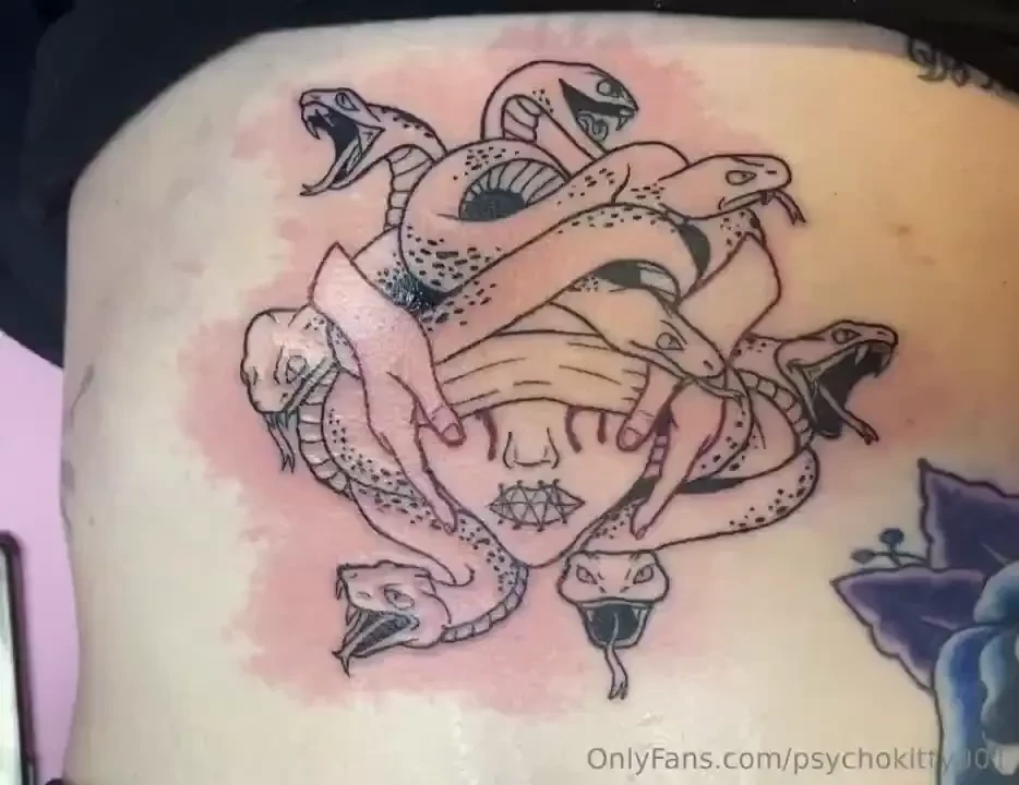 Medusa on a beautiful girl yasss 