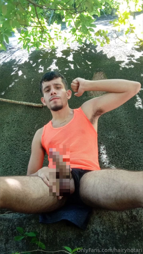 Doing sumn workout and getting ready to shower 