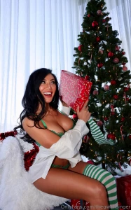 Just a little reminder that i have gifts waiting for you all month on