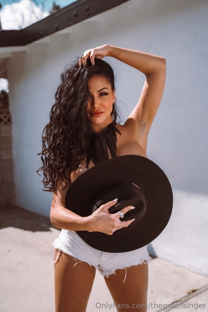 Hats off to my vips come say hi gwensingervip 