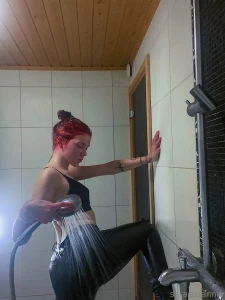 Oho vaatteet p ll suihkussa ooops clothes on in the shower