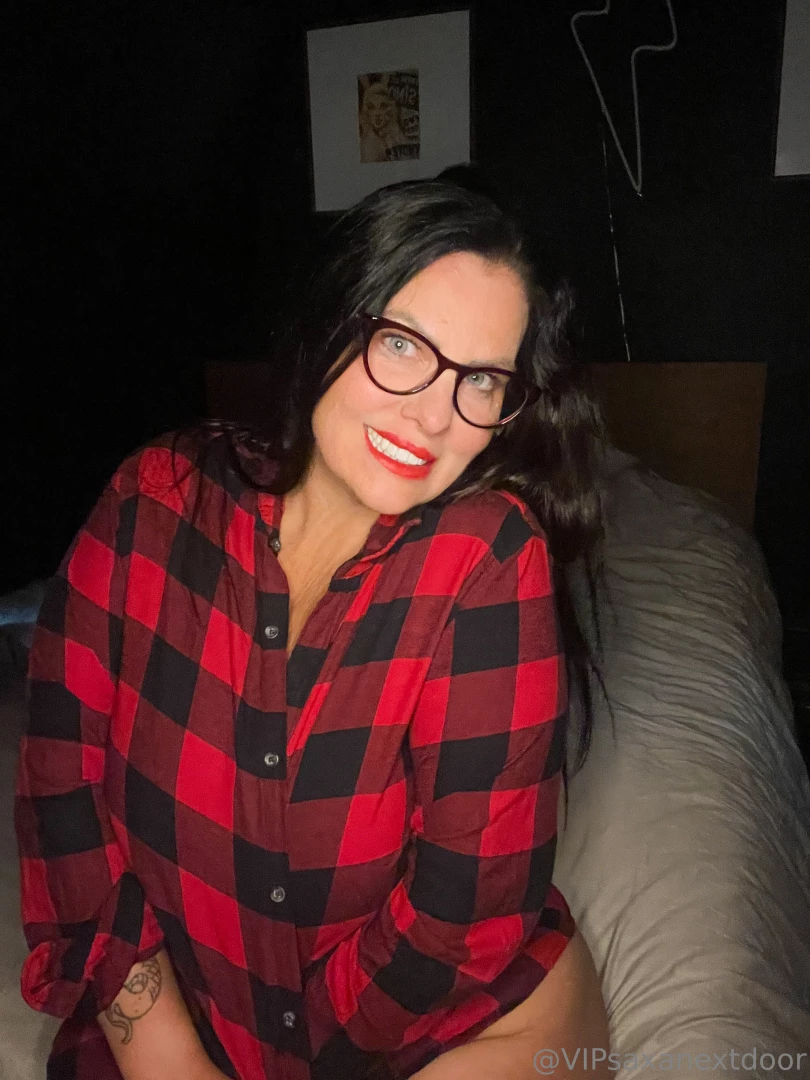 Would you rather kiss my neck or my lips 