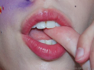 Send me money so i can buy new lipsticks