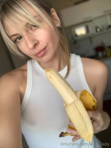 Did you know that banana is a morning fruit and this is the best time