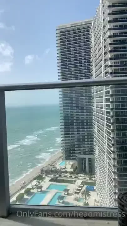 Would y all want to see me cum out here 