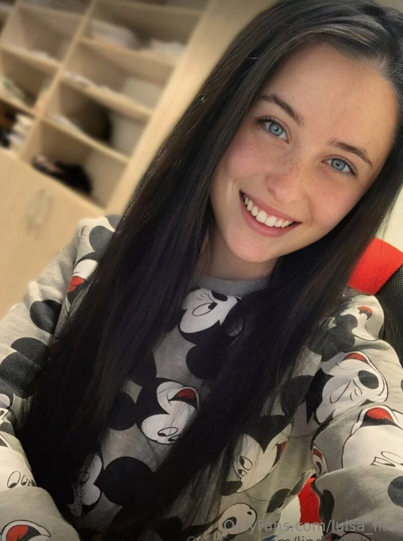 Free now this cutie is online and horny lindseyxheartx show her some part 567 