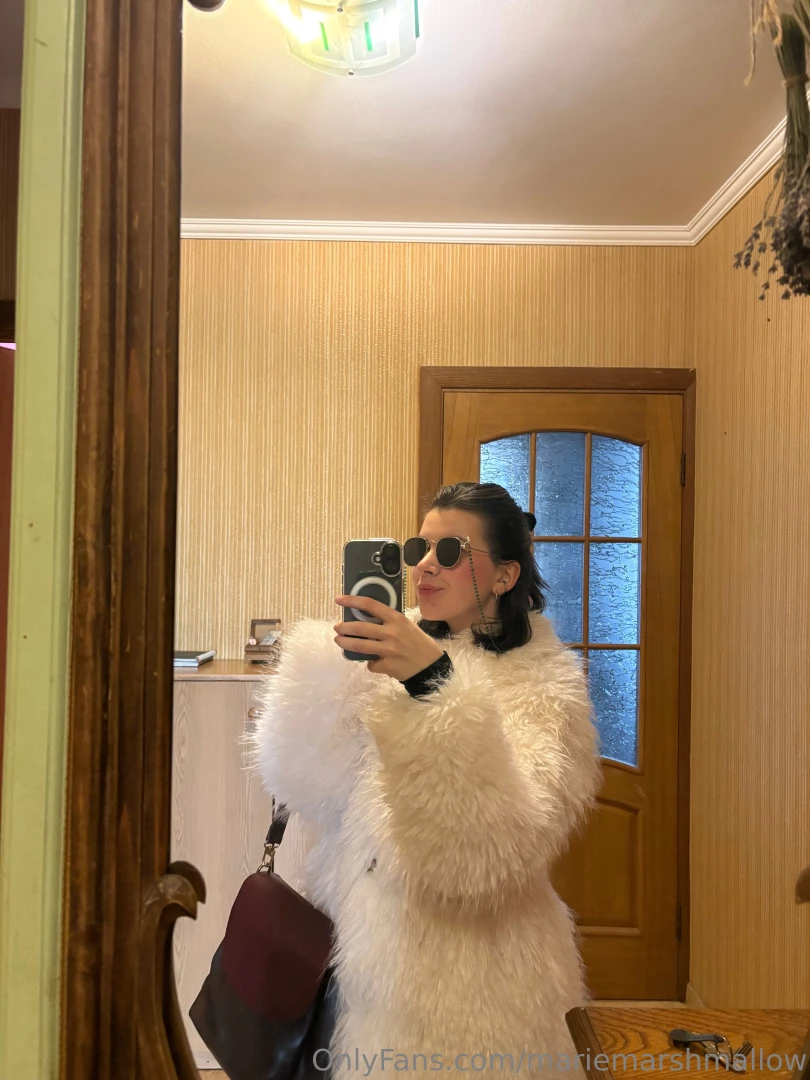 What you re wearing shows what kind of mood you re in right now i m in 