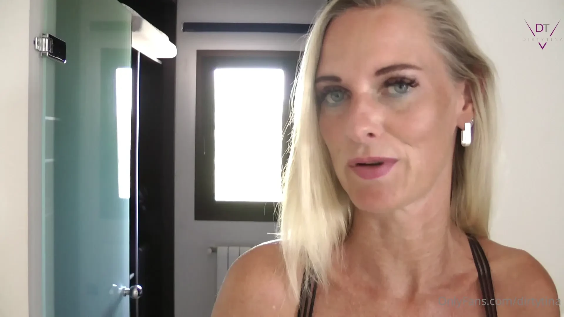 Nice sunday to my fans kisses tina 