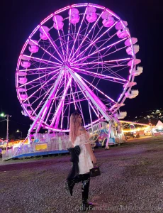 I went to an amusement park because i wanted to laugh feel the part 1