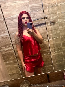 I may look ready for bed but what i m wearing is best removed with