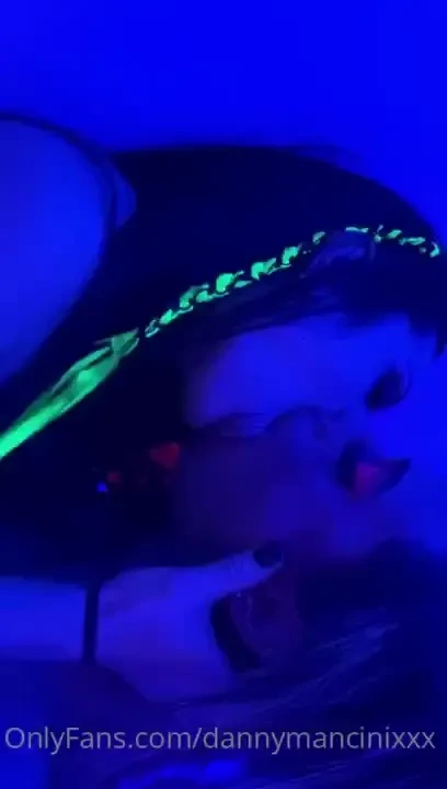 I love kissing her adoro beijar ela 