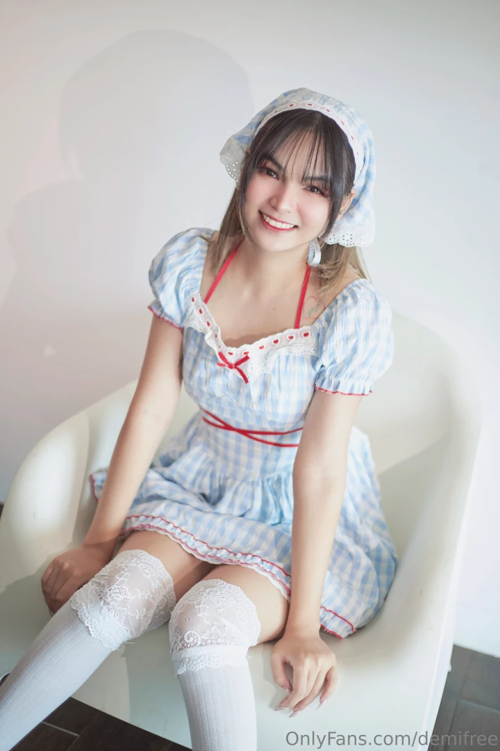 Who wants me to swallow their morning load 